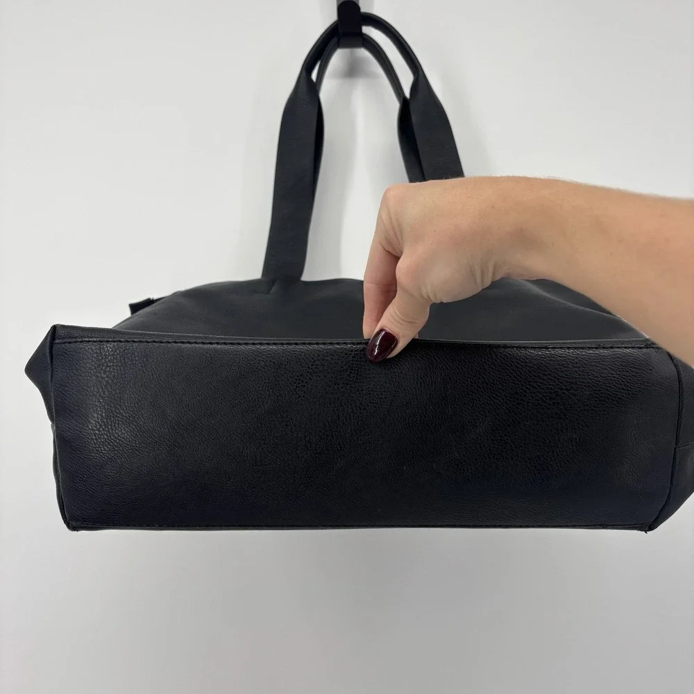 UNIVERSAL‎ THREAD Womens Shoulder BAG Book Laptop Work Faux Leather Suede DEFECT